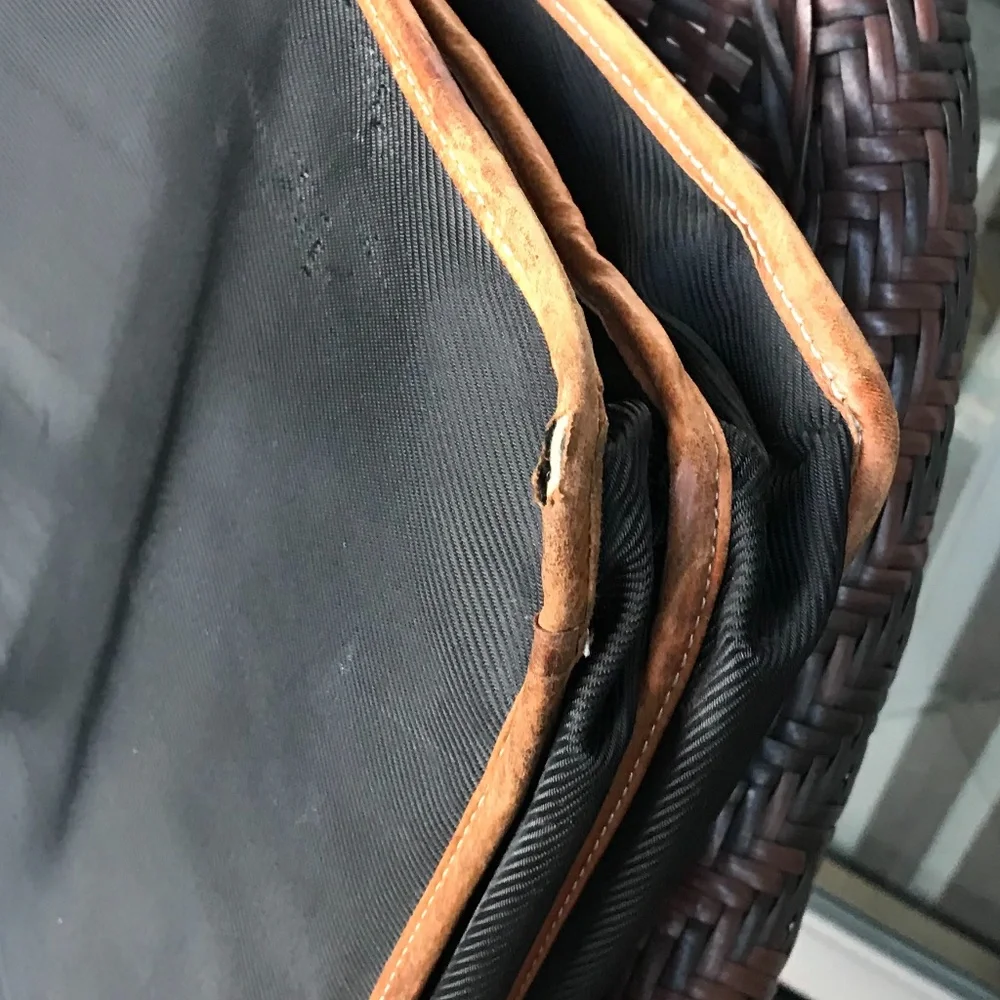 Smith & Wesson briefcase, vintage, 18”x13.5” (5” maximum bottom extension)